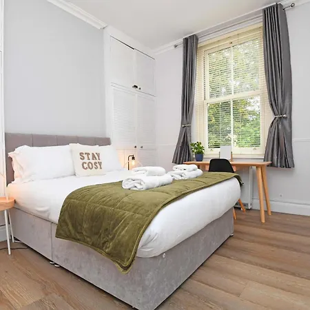Self Catering -kings Suite-private Parking-overlooking H-c-c 公寓 *