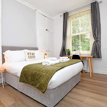 Apartment Self Catering -kings Suite-private Parking-overlooking H-c-c *
