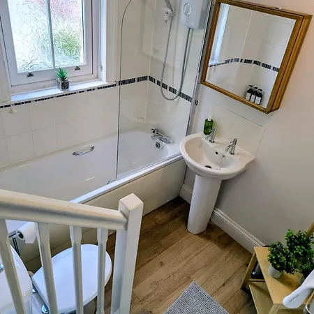 Self Catering -kings Suite-private Parking-overlooking H-c-c Harrogate