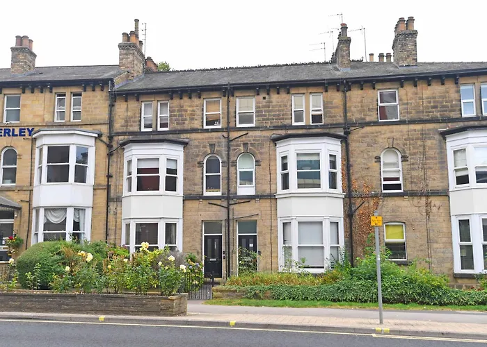 Self Catering -king's Suite-private Parking-overlooking H-c-c 아파트